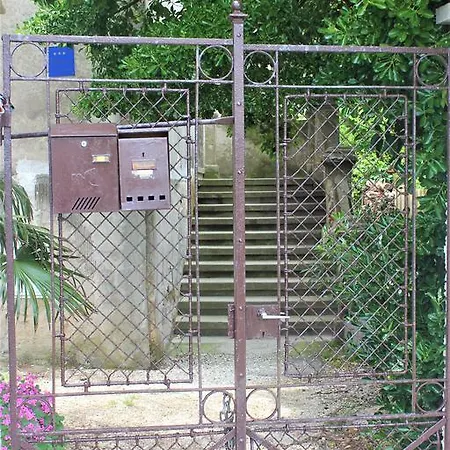 Captain House * Pula